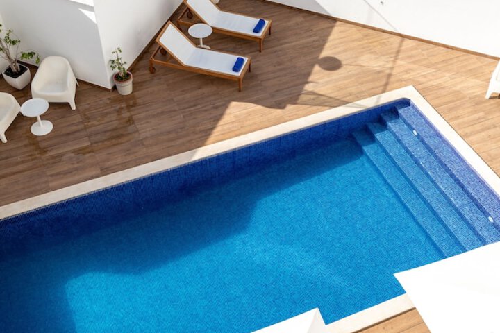Pool 23 of 33