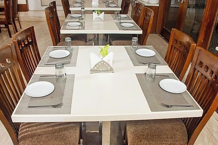 Dining 12 of 15