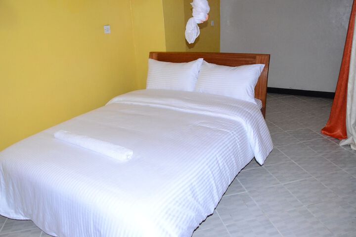 Golden Goose Hotel