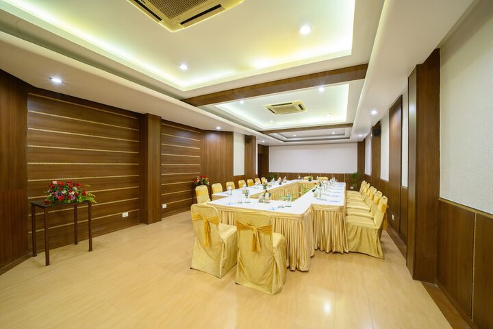 Ballroom/Hall 64 of 86