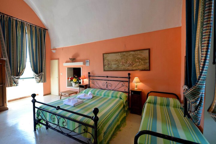 Room 4 of 73