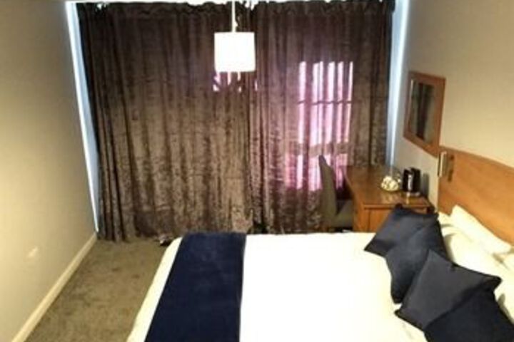 Room 7 of 13