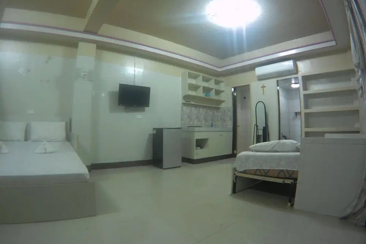 Room 5 of 11