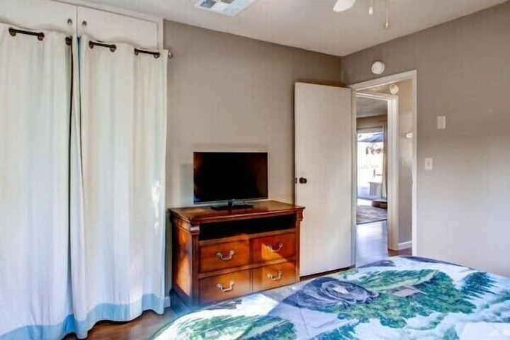 Room 3 of 20