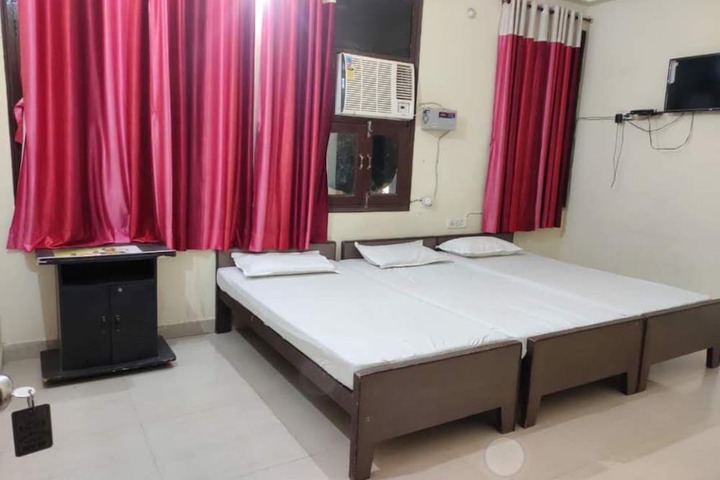 Room 3 of 10