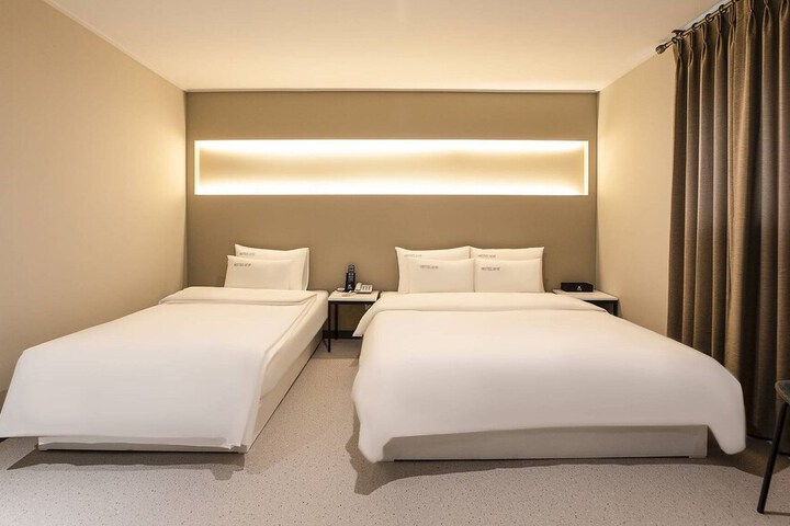 Room 32 of 78