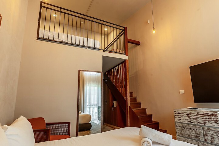 Room 9 of 26