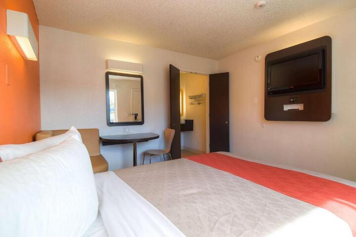 Standard Room, King or Two Doubles (18 of 18)