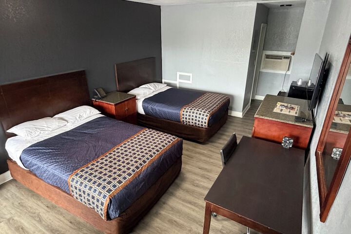 Room 11 of 14