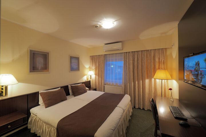 Room 5 of 22