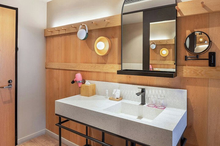 Room 70 of 110