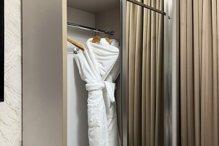 Room 21 of 38