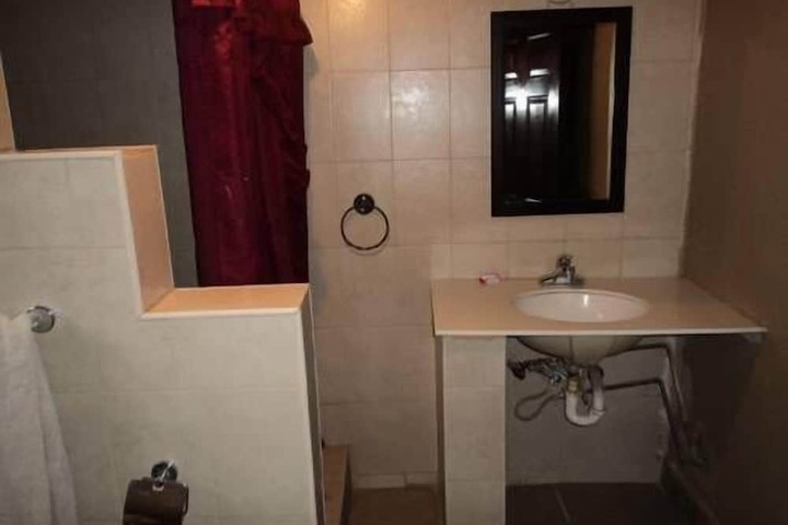 Room 4 of 4