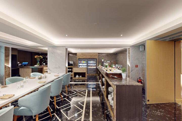 Lounge 188 of 231