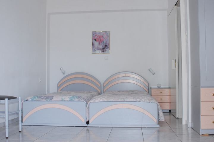 Room 3 of 42
