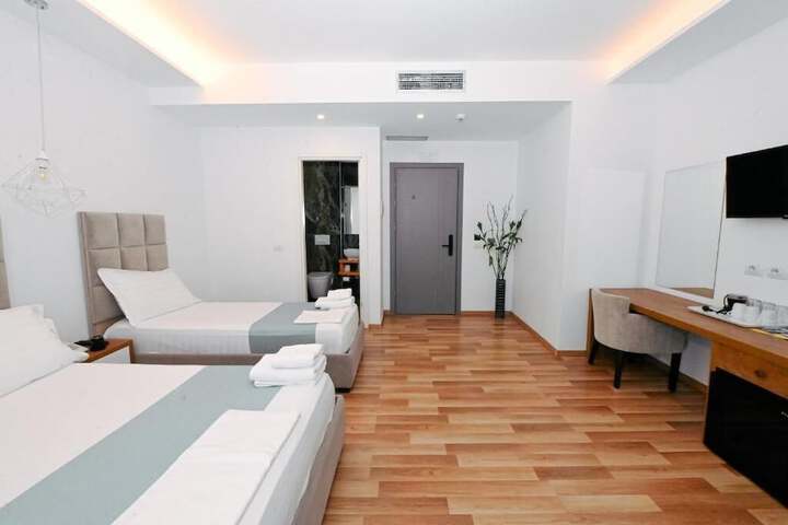 Room 32 of 71