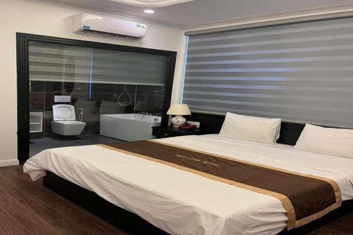 Room 18 of 27
