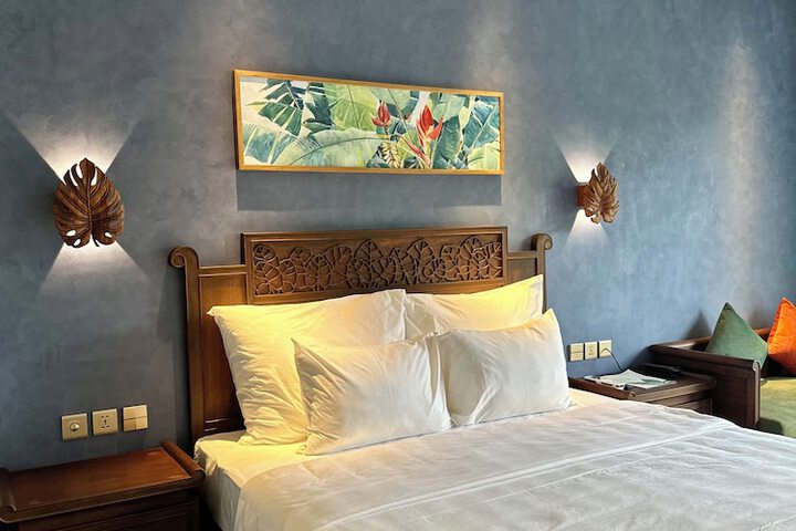 Room 9 of 63