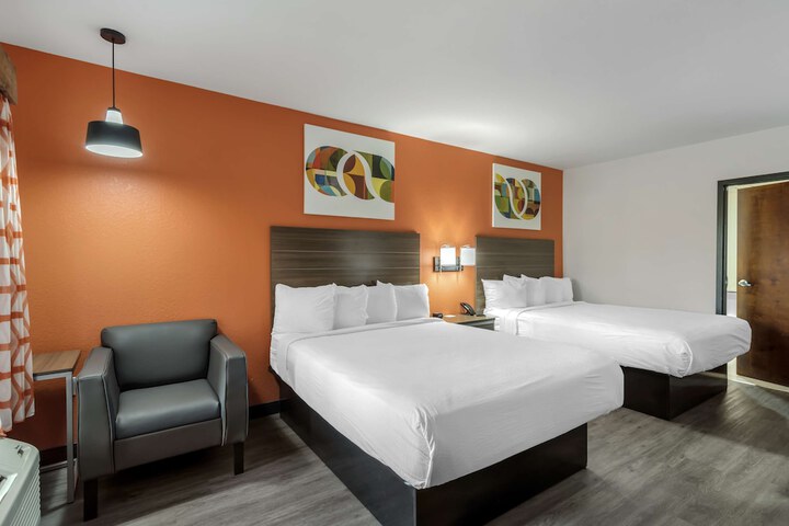 2 Queen Beds Microwave and Refrigerator WiFi Continental Breakfast (21 of 21)