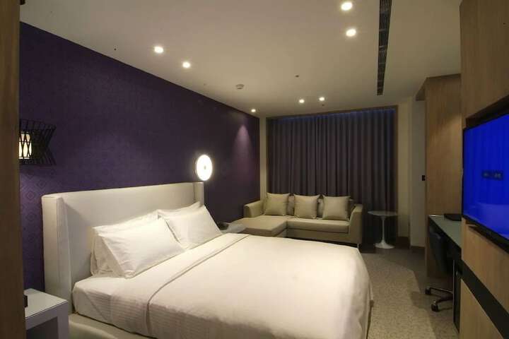 Room 13 of 64