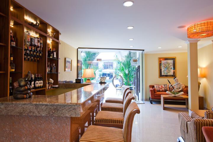 Lounge 54 of 60
