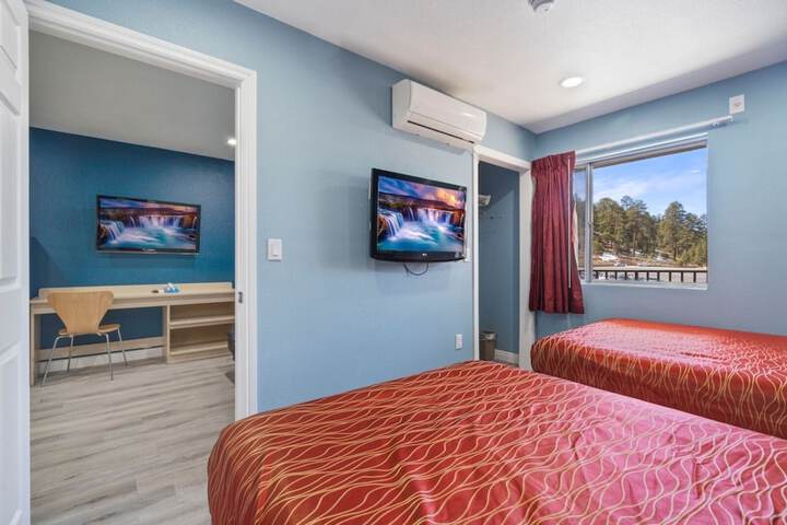 1 Queen Bed (2 of 21)