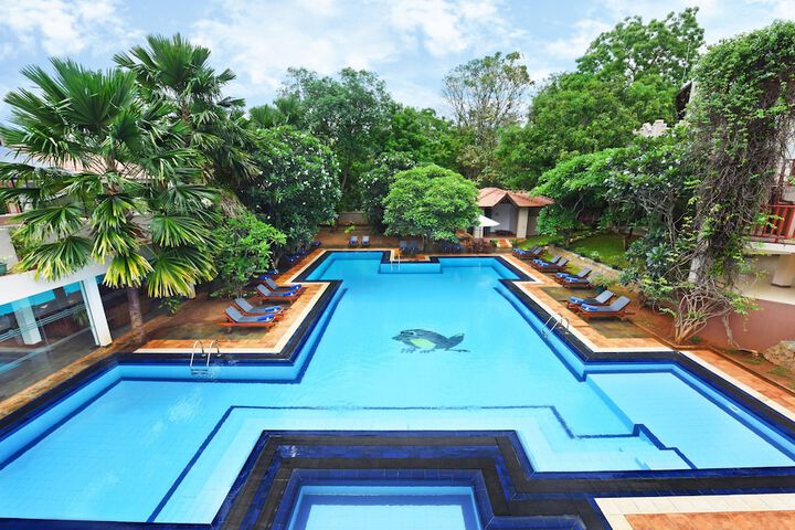 Pool Hotel