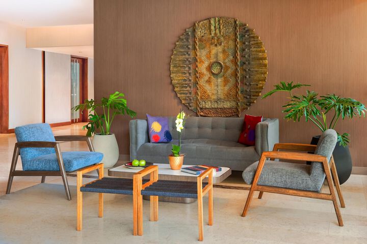 Entrance & Lobby