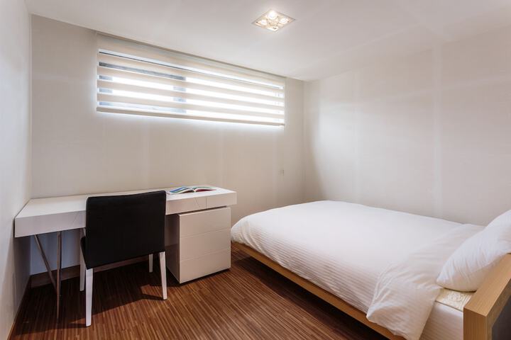 Room 4 of 69