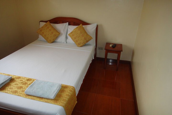 Room 9 of 38