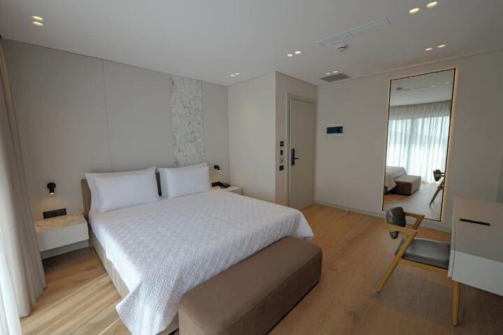 Room 70 of 171