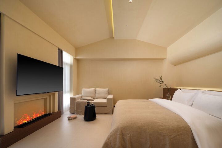 Room 34 of 80