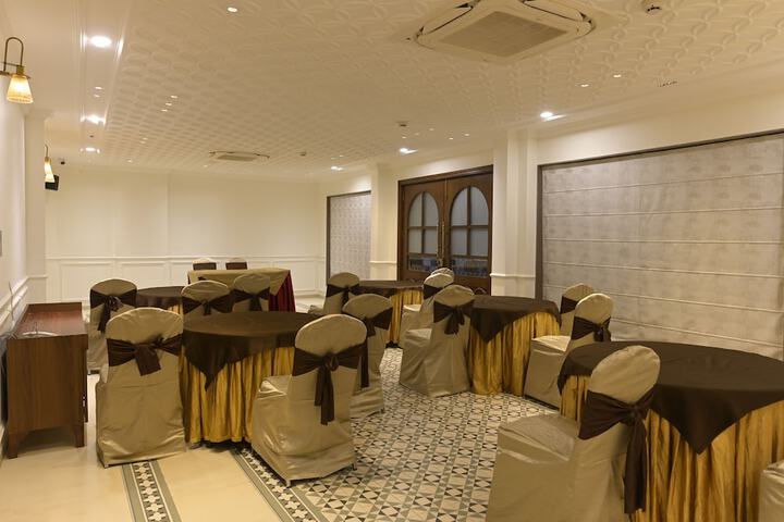 Ballroom/Hall 58 of 72