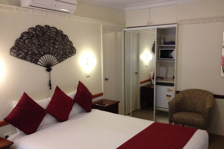Room 10 of 30