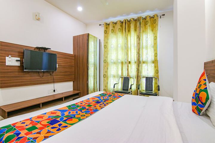 Room 34 of 40