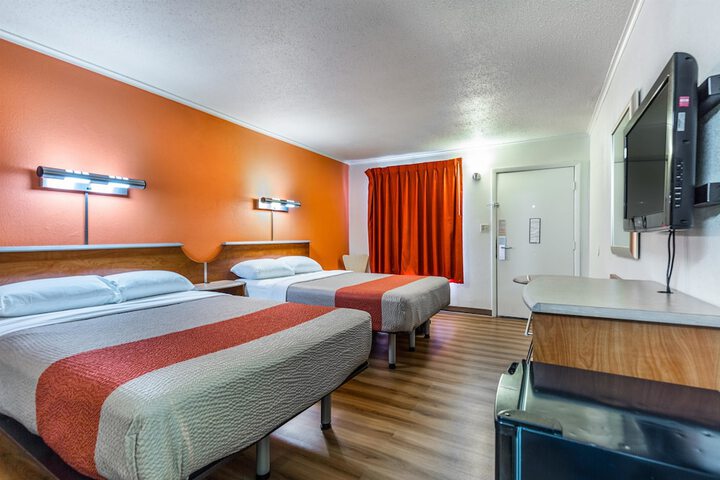 1 Double Bed (2 of 11)