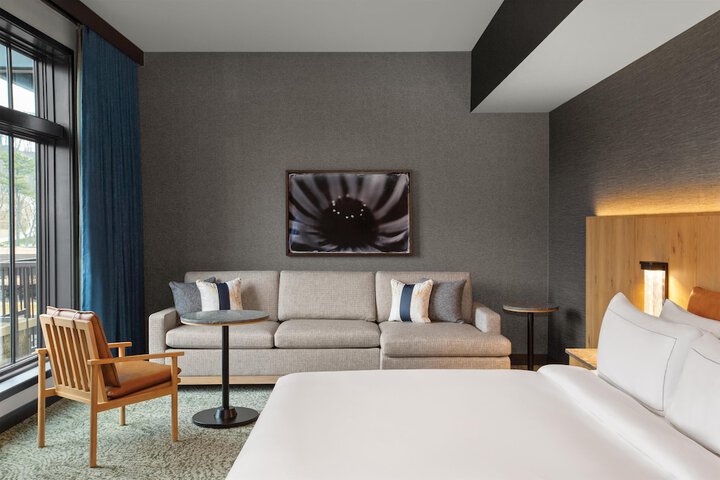Room 33 of 223