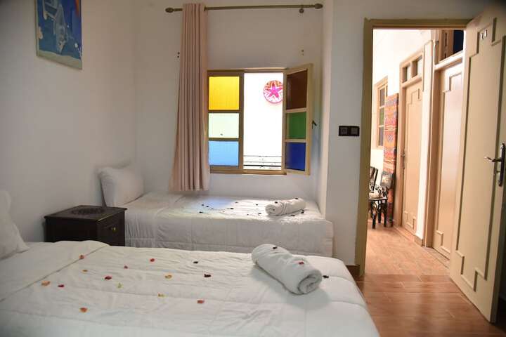 Room 6 of 9