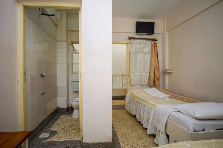 Room 10 of 24
