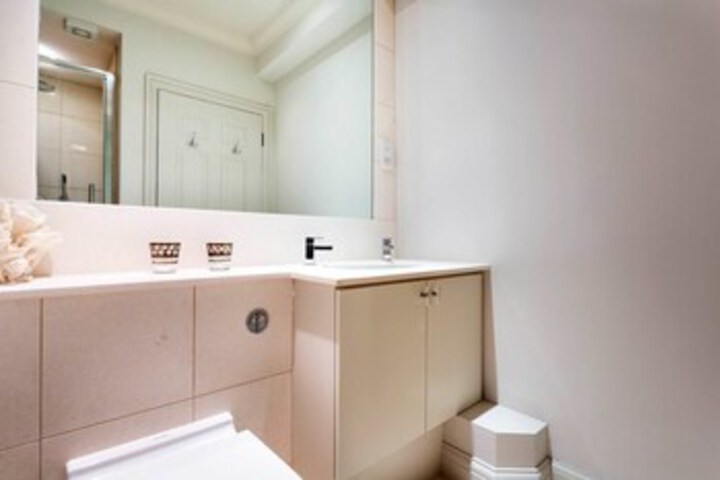 Room 5 of 14