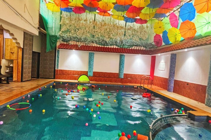 Pool 70 of 125
