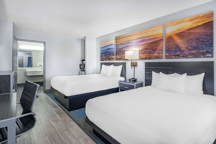 Room 4 of 27
