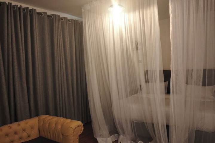 Room 6 of 44