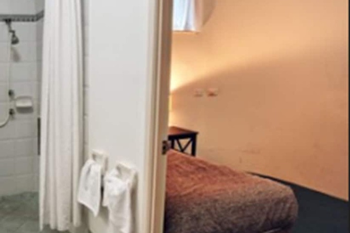Room 7 of 40