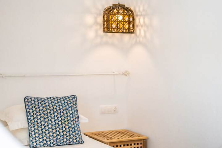 Room 7 of 33