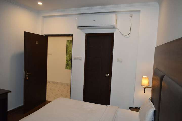 Room 11 of 24