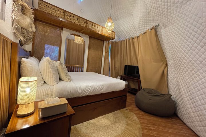 Room 8 of 75