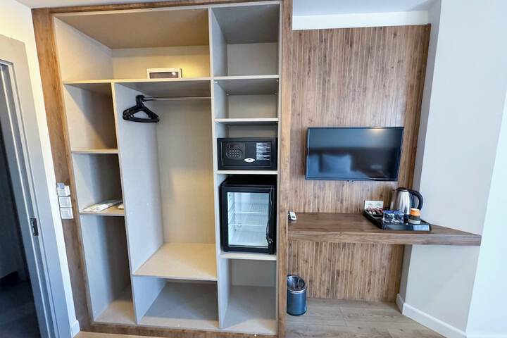 Room 15 of 30