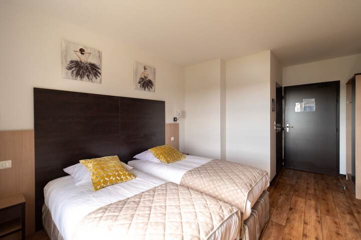 Room 16 of 50