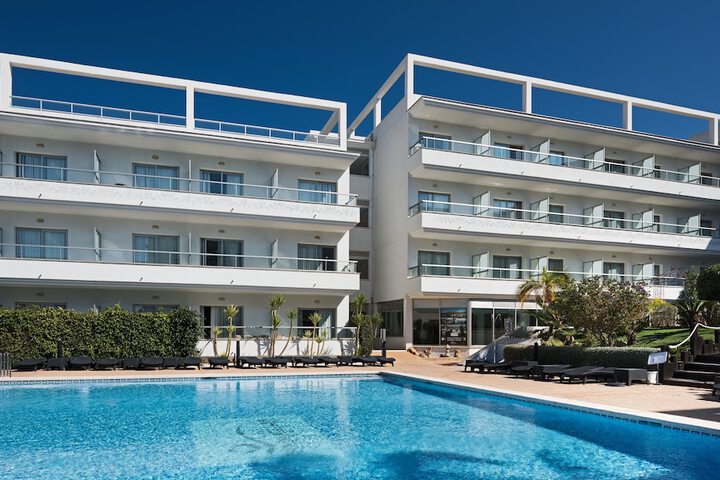 Hotel with Pool